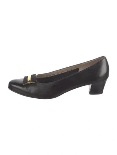 Pre-owned Ferragamo Leather Pumps In Black