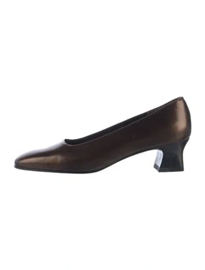 Pre-owned Ferragamo Leather Pumps In Black