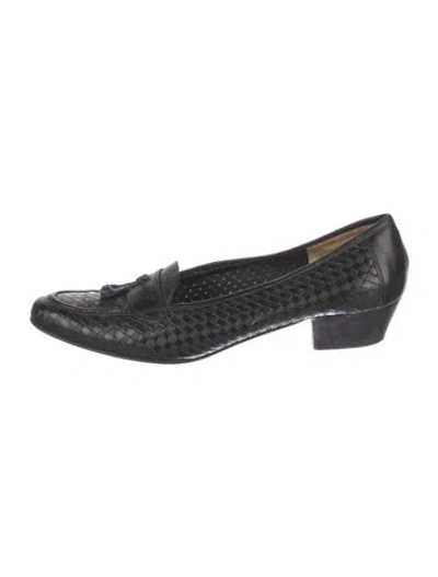 Pre-owned Ferragamo Leather Pumps In Black