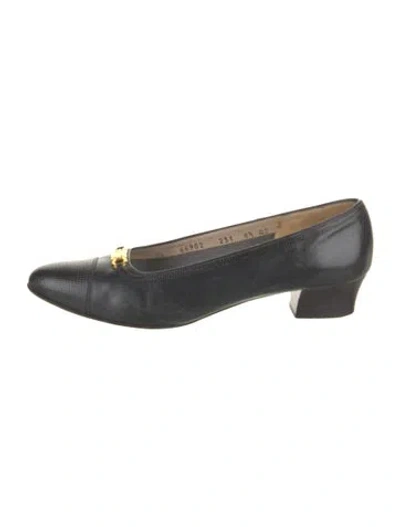 Pre-owned Ferragamo Leather Pumps In Black