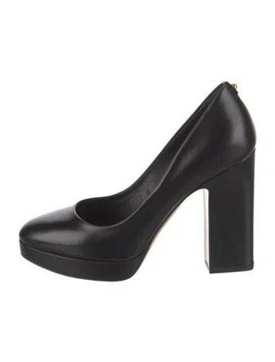 Pre-owned Ferragamo Leather Pumps In Black
