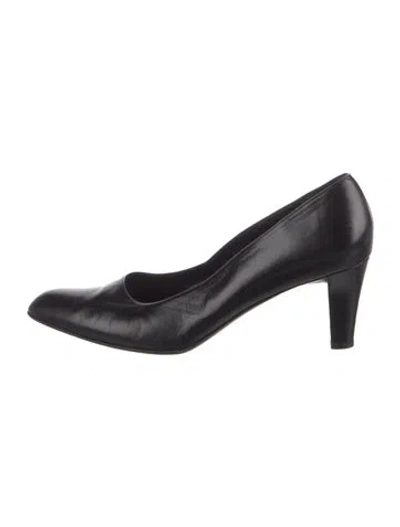 Pre-owned Ferragamo Leather Pumps In Black