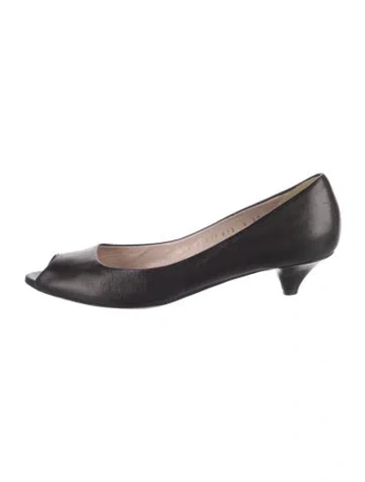 Pre-owned Ferragamo Leather Pumps In Black