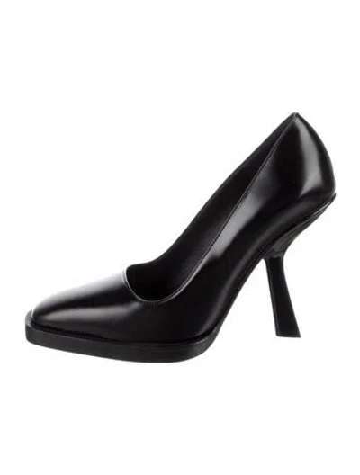Pre-owned Ferragamo Leather Pumps In Black