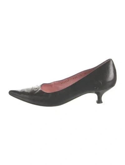 Pre-owned Ferragamo Leather Pumps In Black