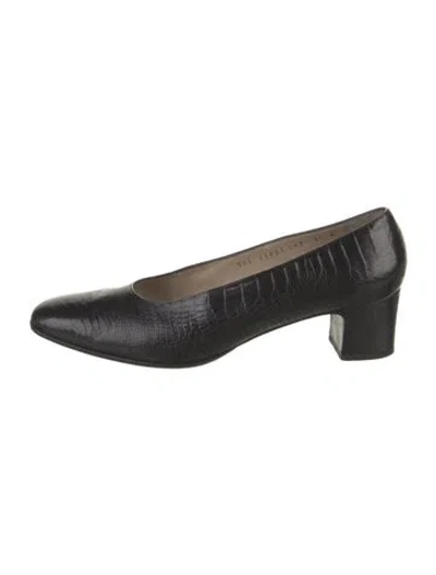 Pre-owned Ferragamo Leather Pumps In Black