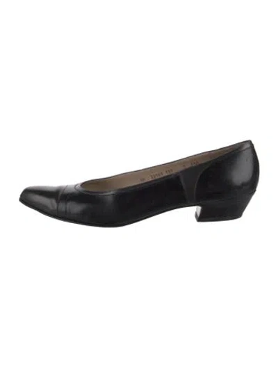 Pre-owned Ferragamo Leather Pumps In Black