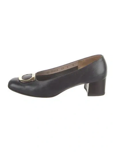Pre-owned Ferragamo Leather Pumps In Black