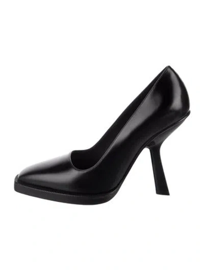 Pre-owned Ferragamo Leather Pumps In Black