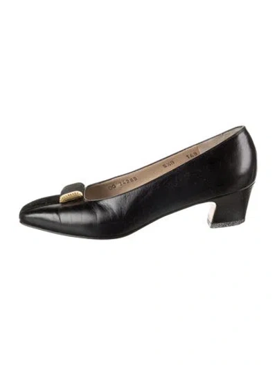 Pre-owned Ferragamo Leather Pumps In Black
