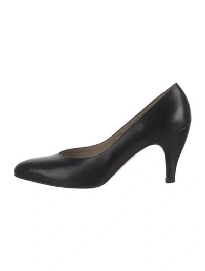 Pre-owned Ferragamo Leather Pumps In Black