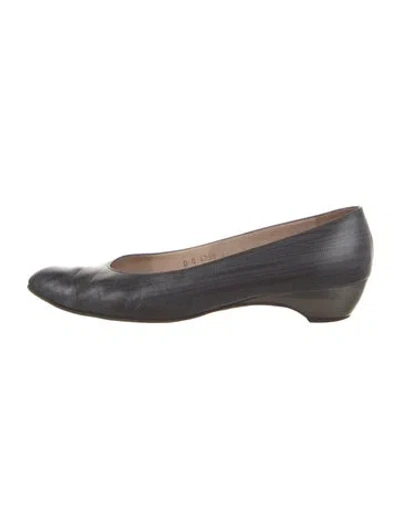 Pre-owned Ferragamo Leather Pumps In Blue