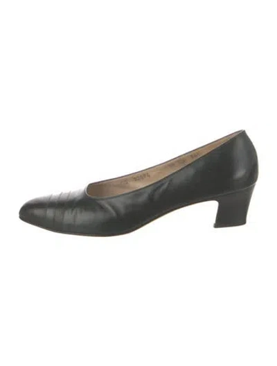Pre-owned Ferragamo Leather Pumps In Green