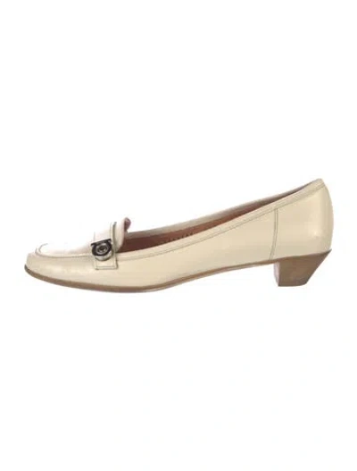 Pre-owned Ferragamo Leather Pumps In Neutral