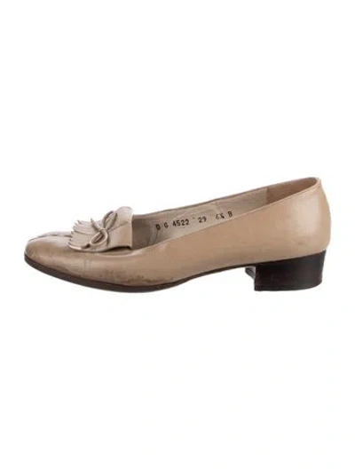 Pre-owned Ferragamo Leather Pumps In Neutral