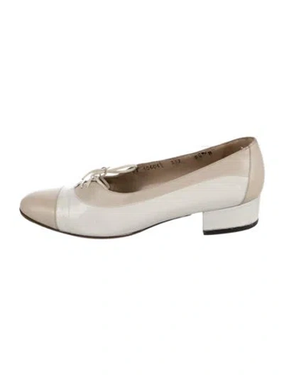 Pre-owned Ferragamo Leather Pumps In Neutral