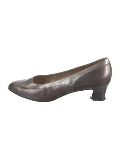 Pre-owned Ferragamo Leather Pumps In Silver