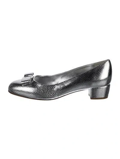 Pre-owned Ferragamo Leather Pumps In Silver