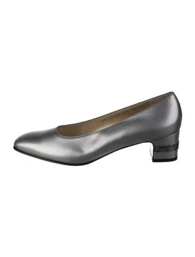 Pre-owned Ferragamo Leather Pumps In Silver