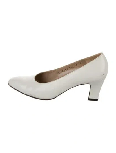 Pre-owned Ferragamo Leather Pumps In White