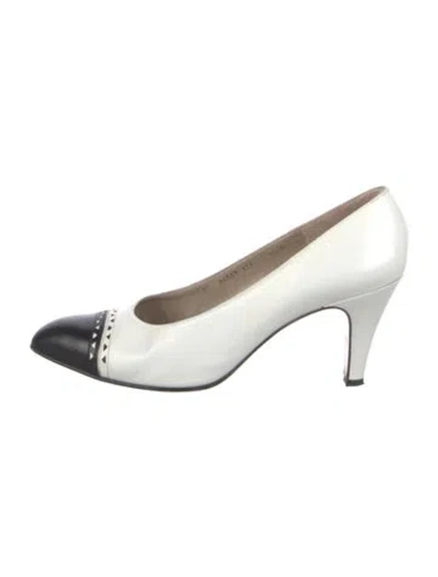 Pre-owned Ferragamo Leather Pumps In White