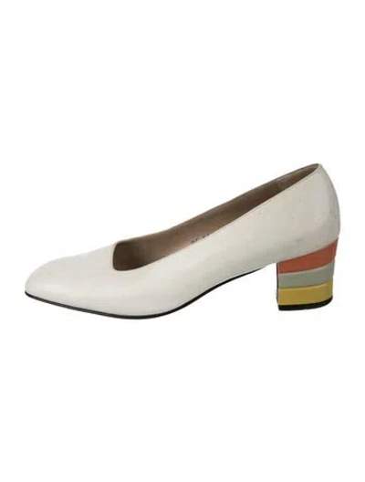 Pre-owned Ferragamo Leather Pumps In White