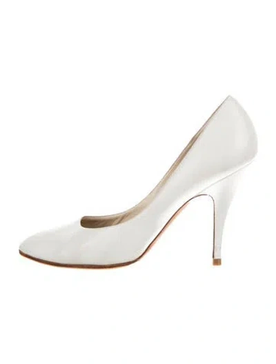 Pre-owned Ferragamo Leather Pumps In White