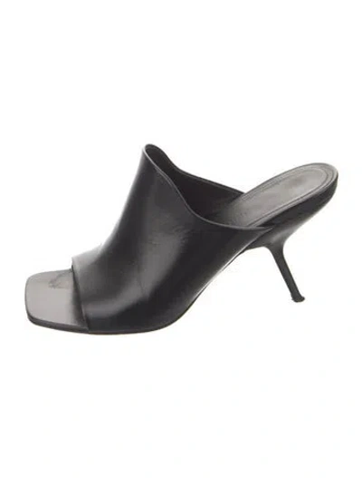 Pre-owned Ferragamo Leather Slides In Black