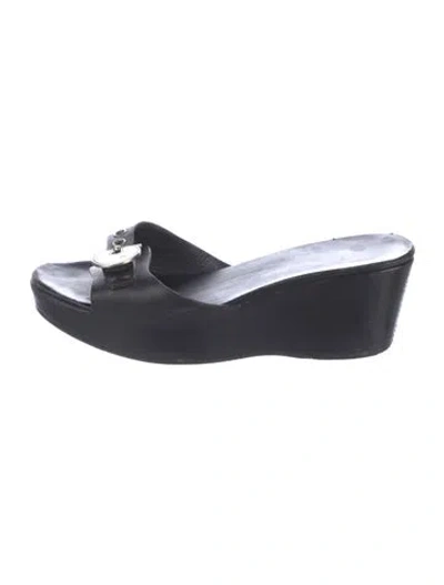 Pre-owned Ferragamo Leather Slides In Black