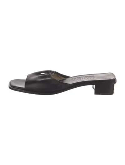 Pre-owned Ferragamo Leather Slides In Black