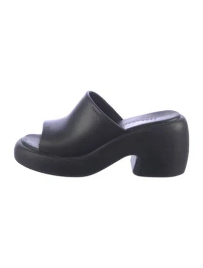 Pre-owned Ferragamo Leather Slides In Black