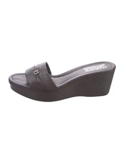Pre-owned Ferragamo Leather Slides In Brown