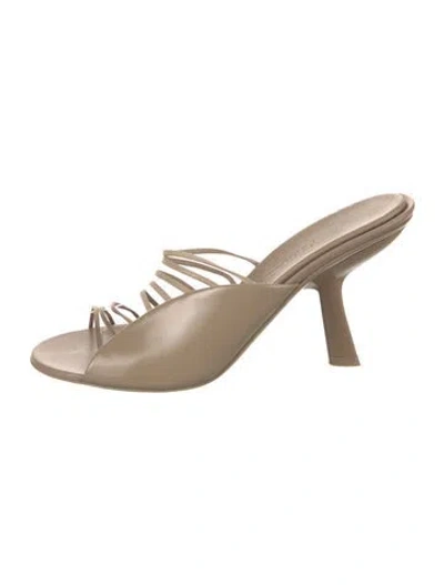 Pre-owned Ferragamo Leather Slides In Neutral