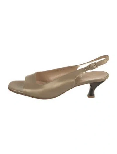 Pre-owned Ferragamo Leather Slingback Sandals In Neutral