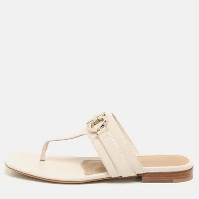Pre-owned Ferragamo Light Beige Leather Gancini Thong Flats Size 38.5