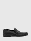 Ferragamo Logo Buckle Business Casual Shoes In Black