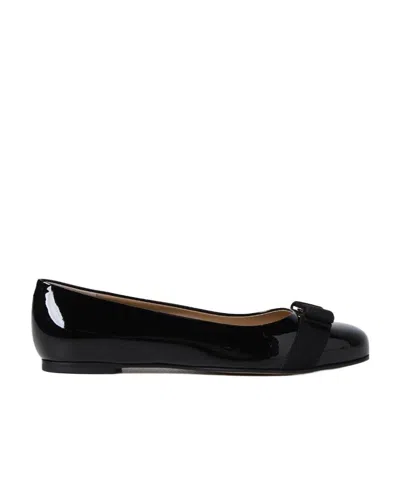 Ferragamo Varina Bow-embellished Patent-leather Ballet Flats In Black