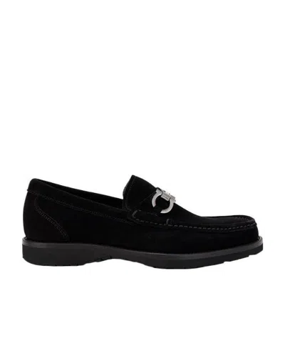 Ferragamo Logo Buckle Business Casual Shoes In Black
