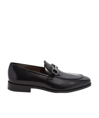 Ferragamo Logo Business Casual Shoes In Black