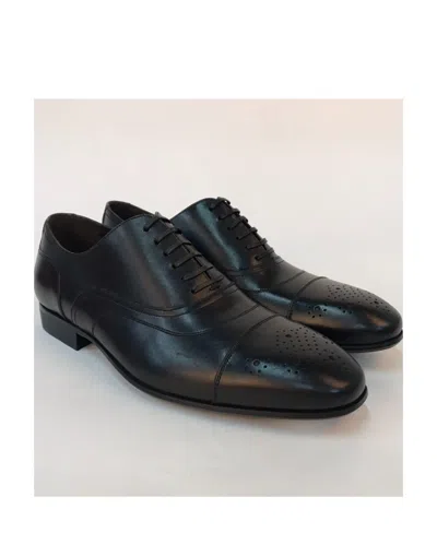Ferragamo Logo Business Casual Shoes In Black