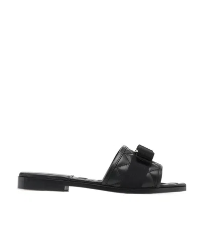 Ferragamo Logo Flip-flops In Black