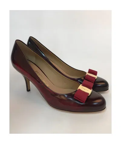 Ferragamo Logo High Heels In Black