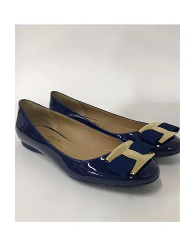Ferragamo Logo Letter Buckle Ballet Shoes In Black