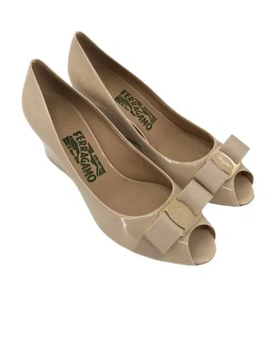 Ferragamo Logo Open-toed Heels In Neutral