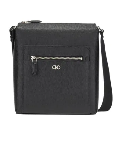 Ferragamo Logo-plaque Leather Messenger Bag In Black
