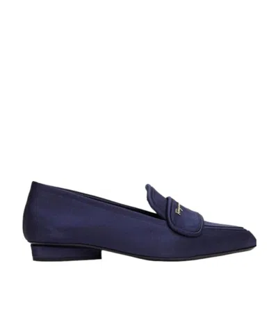 Ferragamo Logos Pointed Logos In Black