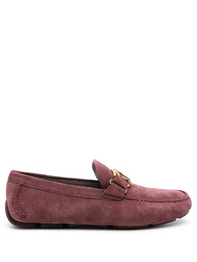 Ferragamo Monogram-plaque Suede Loafers In Pink