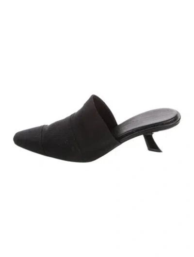 Pre-owned Ferragamo Mules In Black