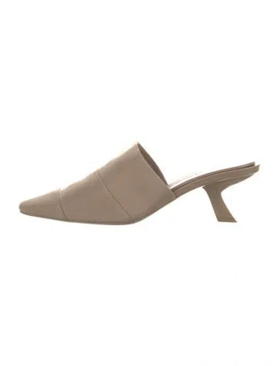 Pre-owned Ferragamo Mules In Neutral