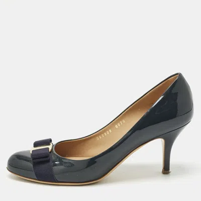 Pre-owned Ferragamo Navy Blue Patent Leather Vara Bow Pumps Size 39